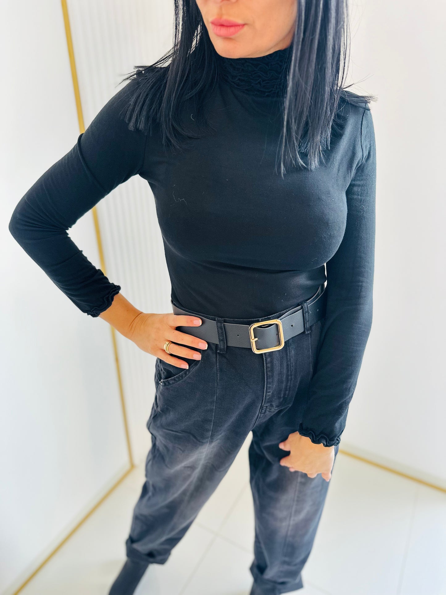 Czarny Golf z Marszczonym Kołnierzem