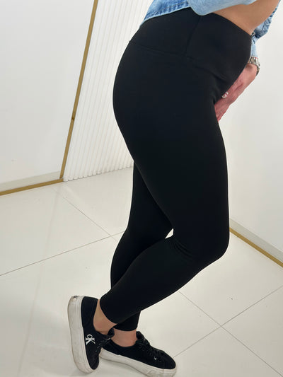 Modelujące Legginsy z Wysokim Stanem i Ozdobną Naszywką