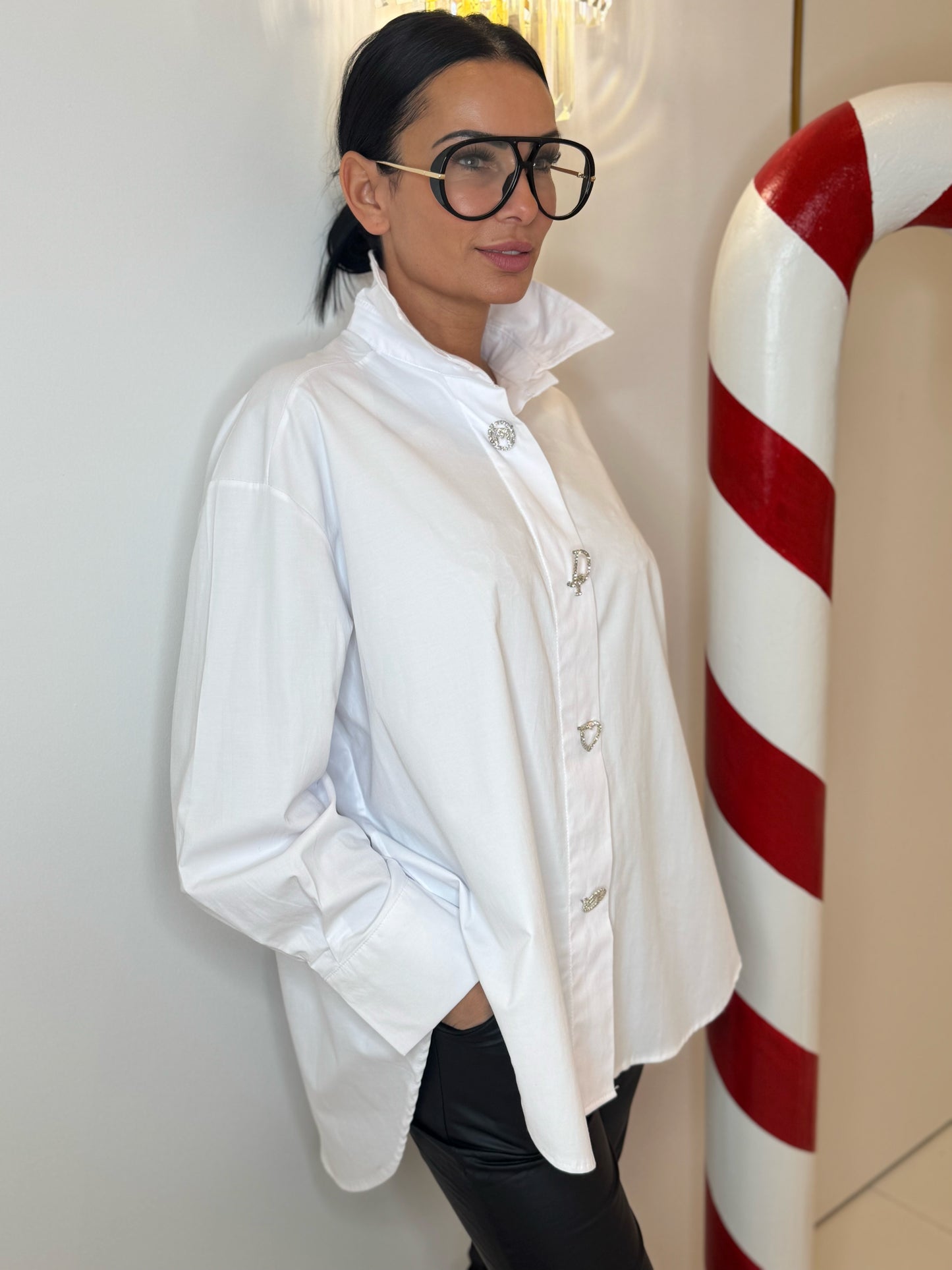 Koszula oversize z luksusowymi guzikami