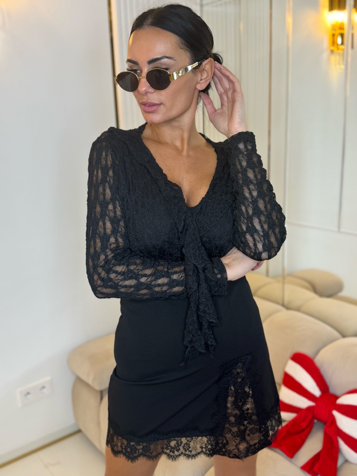 Spódnica Mini - Dopasowany Fason z Koronką