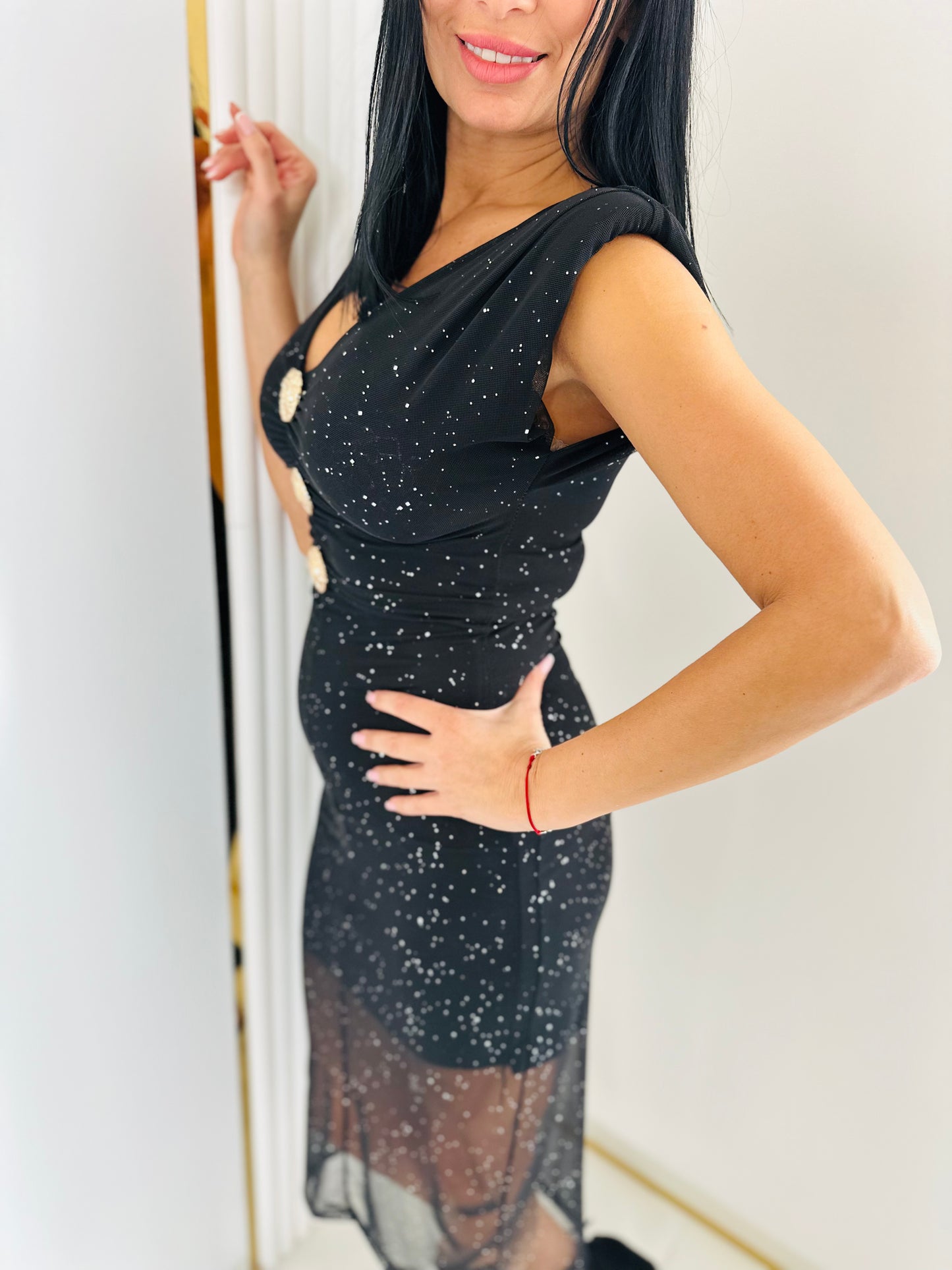 Sukienka z cyrkoniami i złotymi guzikami