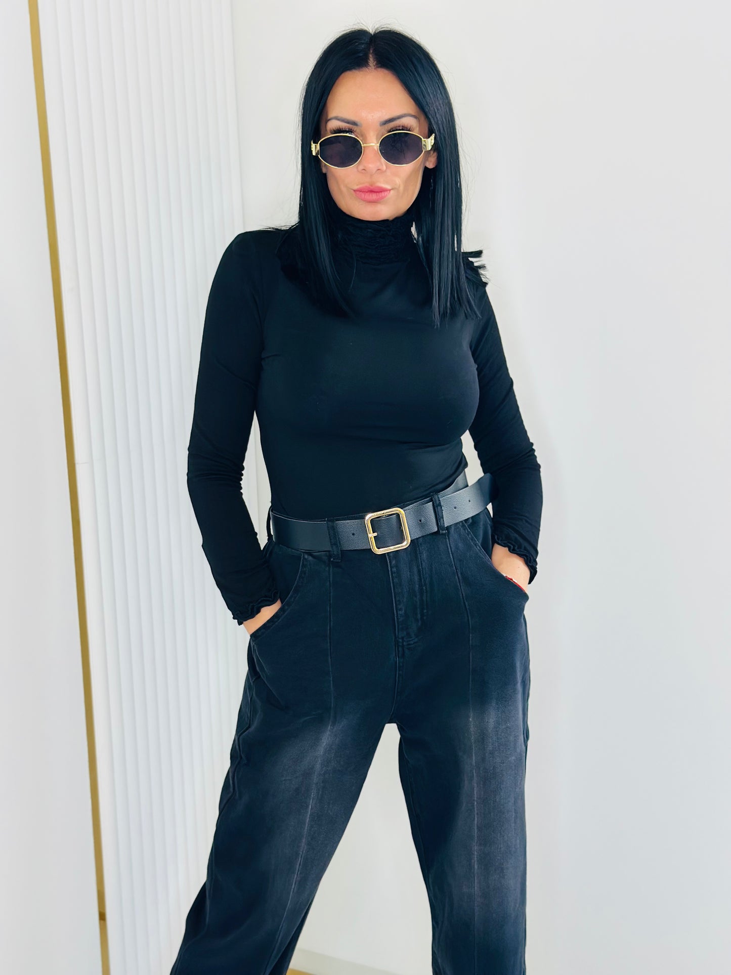 Czarny Golf z Marszczonym Kołnierzem