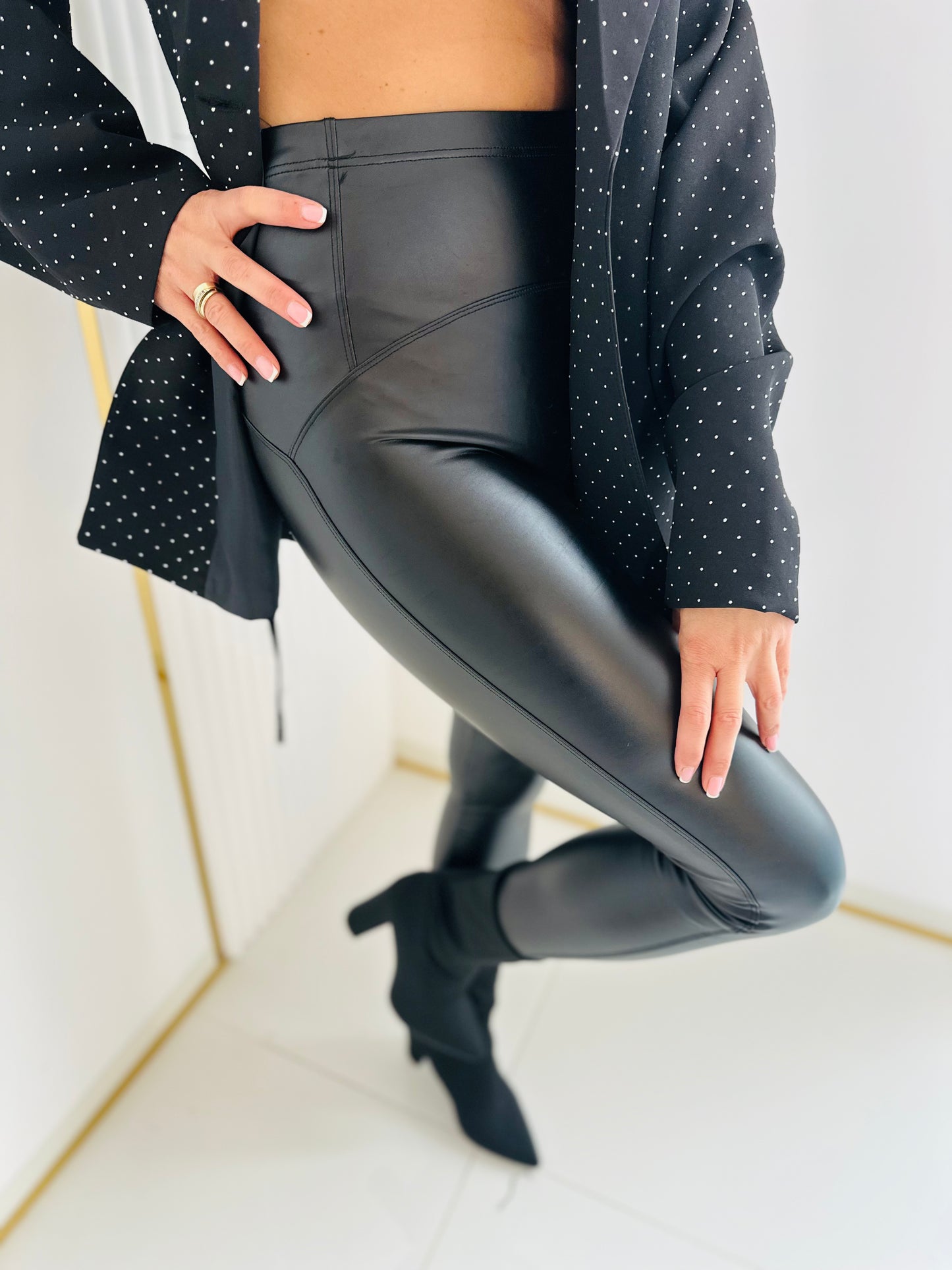 Legginsy Modelujące z Ekoskóry – Wysoki Stan