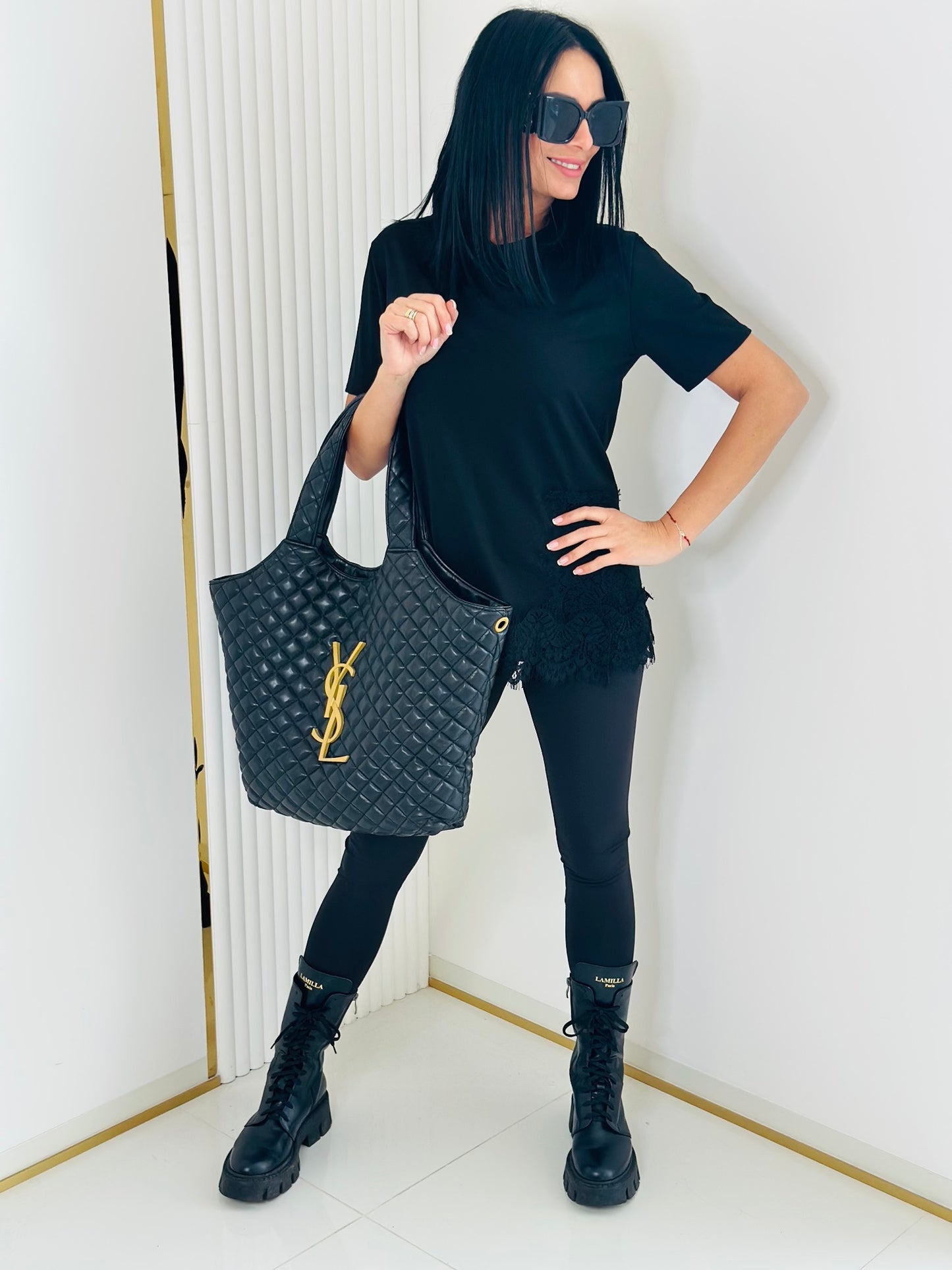 Bluzka T-Shirt z Koronkowym Wykończeniem