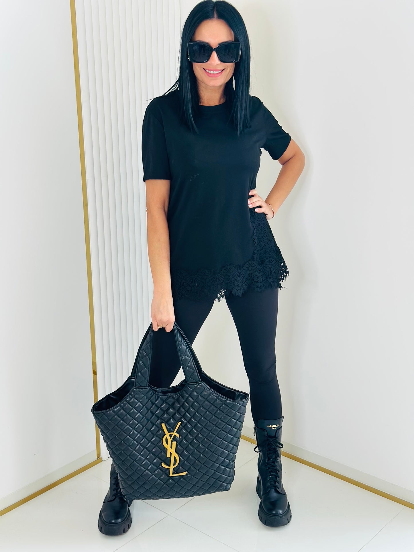 Bluzka T-Shirt z Koronkowym Wykończeniem